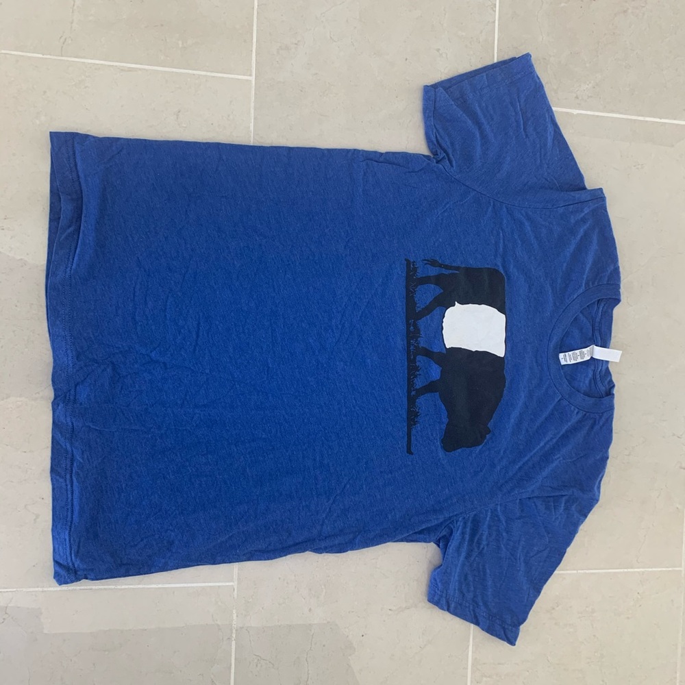 Martha Vineyard’s FARM INSTITUTE cow graphic Blue Unisex T-shirt, Adult L